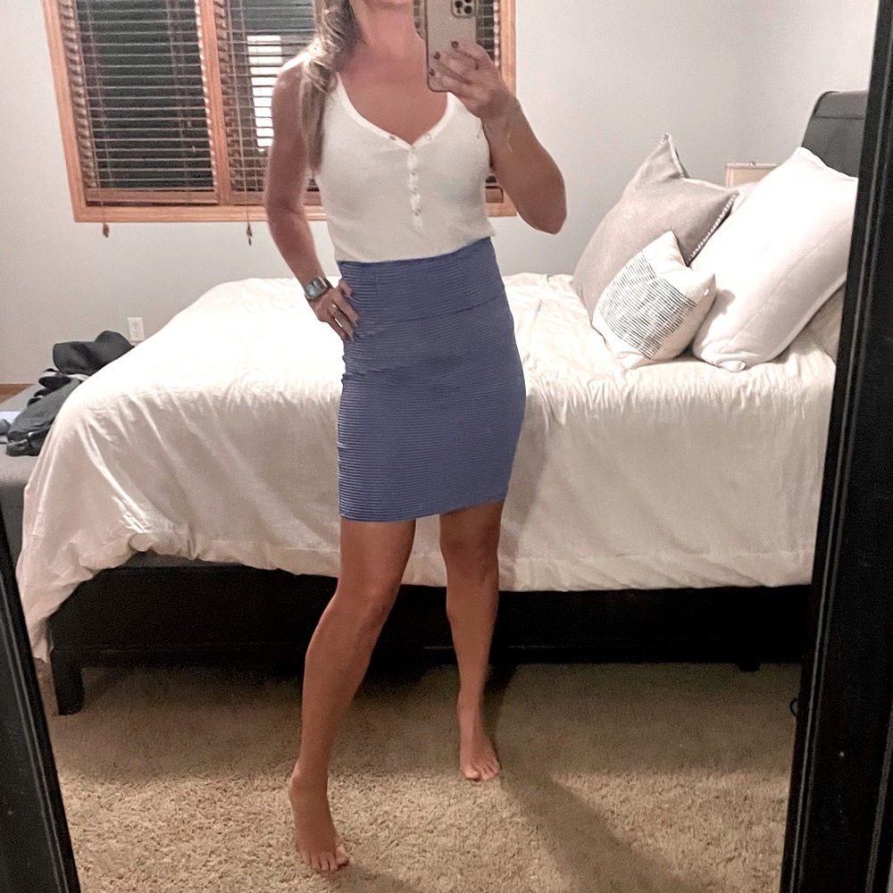 Lularoe pencil skirt in cobalt blue size XS. EUC